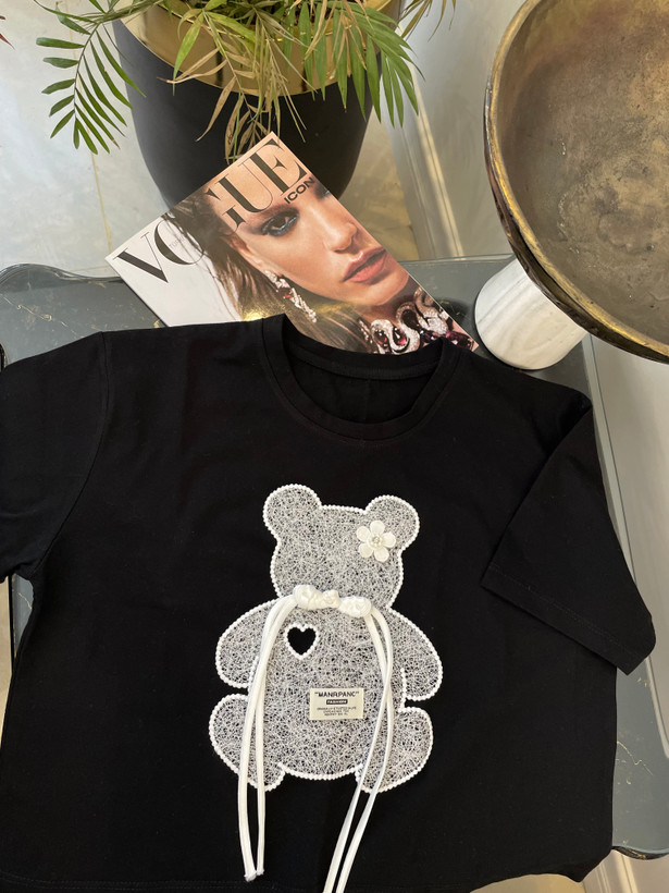 نمای نزدیک طرح تی شرت زنانه مدل Teddy