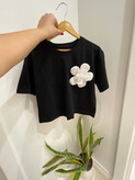 طرح گل روی کراپ تیشرت زنانه مدل Flower